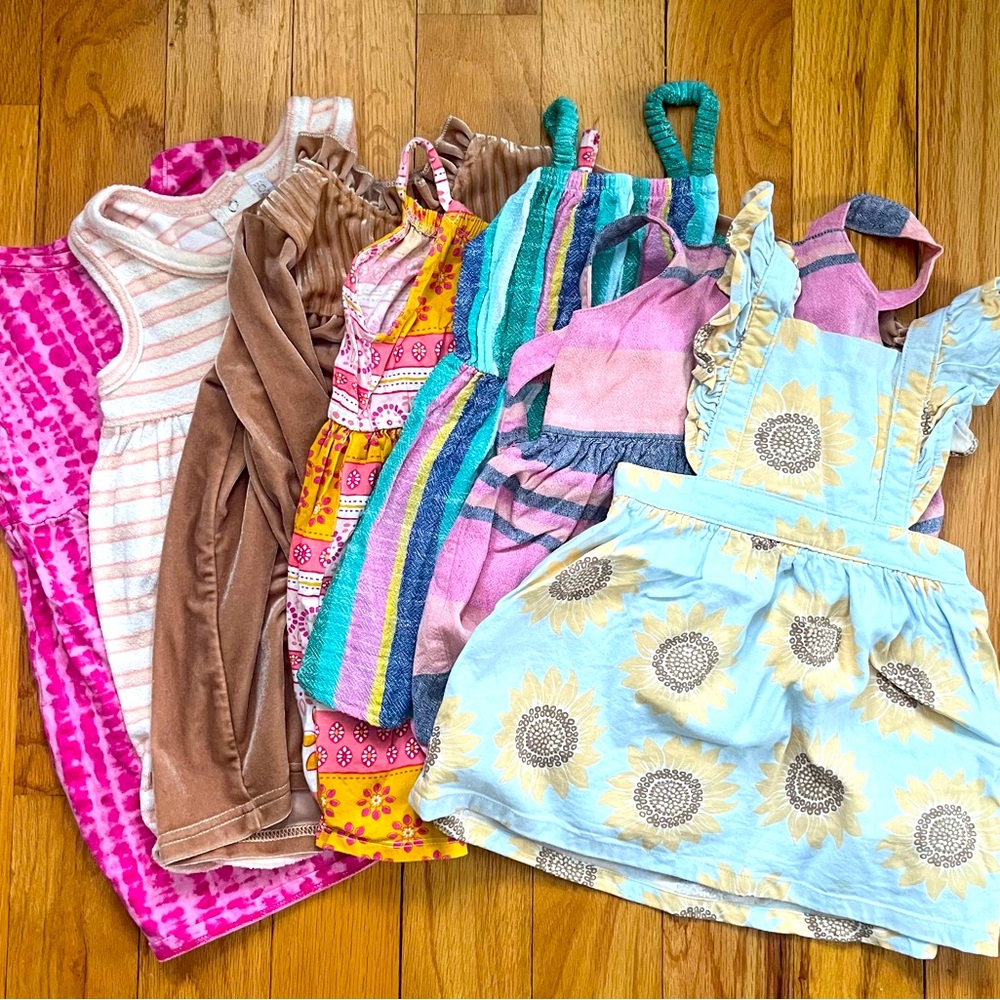 ⭐️⭐️ Bundle of 7 Dresses (size 12-18mon)